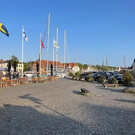 Zentrale 2-zimmer-wohnung In Ruhiger Lage