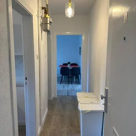Zentrale 2-zimmer-wohnung In Ruhiger Lage Διαμέρισμα *